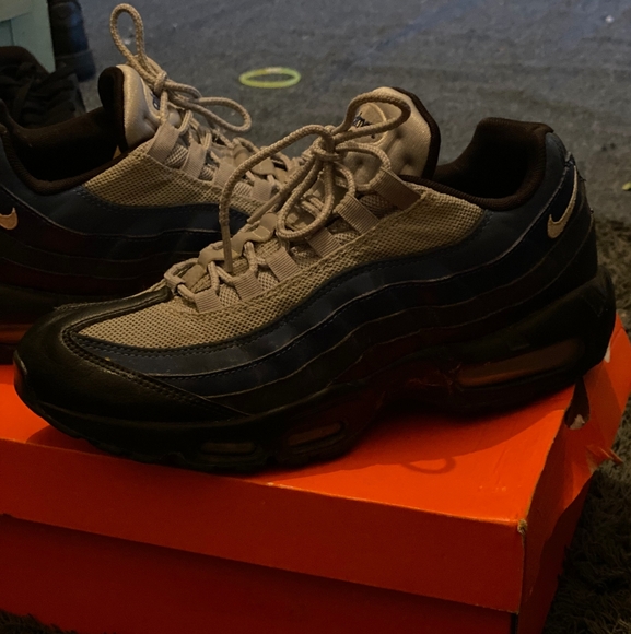 shoes - Picture 3 of 4